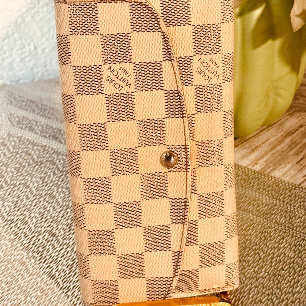 Louis Vuitton Damier Bifold Checkered Clutch - Picture 15 of 16